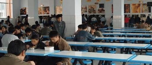 承包工厂食堂 1000人规模，每人20元，利润几何？